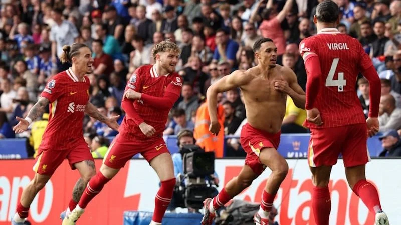 曼联对西汉姆的新布莱恩·姆贝莫罚球判决：裁判的智慧与争议