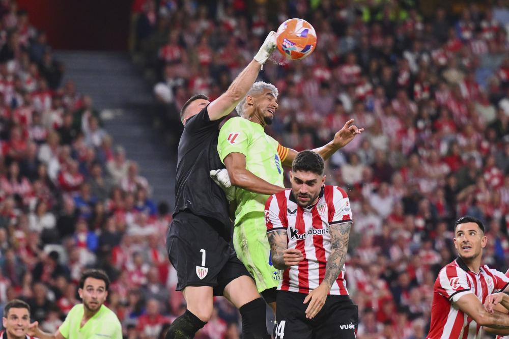 皇马后防问题严重，阿诺德伤缺，球员轮换困难，姆巴佩虽强但后防乏力，形势严峻。