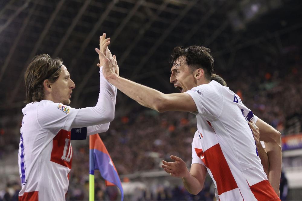 瓦拉内：去皇马前齐达内亲自给我打了电话；穆里尼奥很有魅力